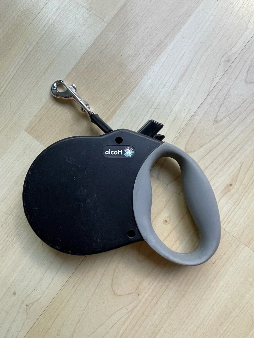 Alcott Retractable Dog Leash in Black and Gray 16 ft